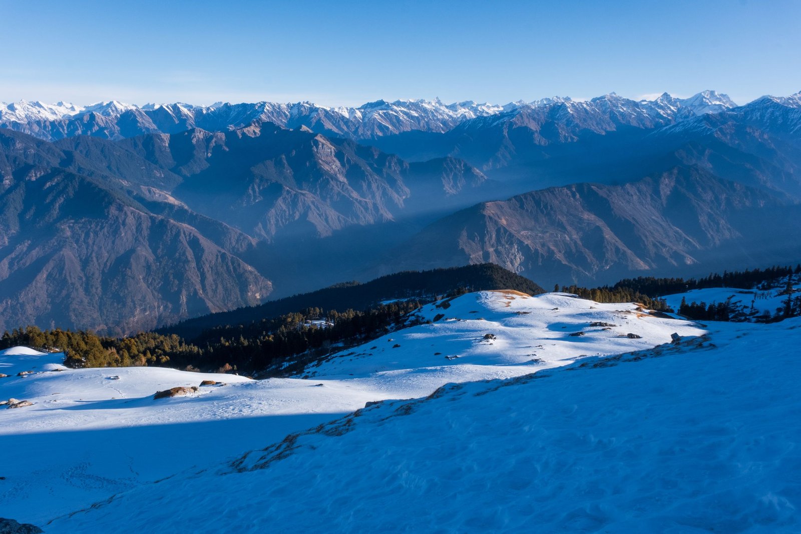 Discover the breathtaking snowy mountain views of Singtur Range, Uttarakhand, India.